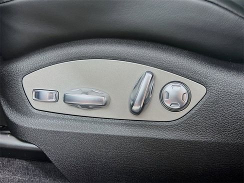 New 2026 Porsche Macan image 22