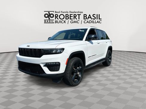 Used 2024 Jeep Grand Cherokee Limited w/ Luxury Tech Group II AWD/4WD image 4