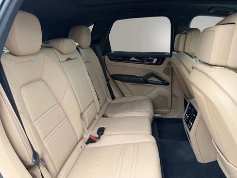 Used 2019 Porsche Cayenne S image 40
