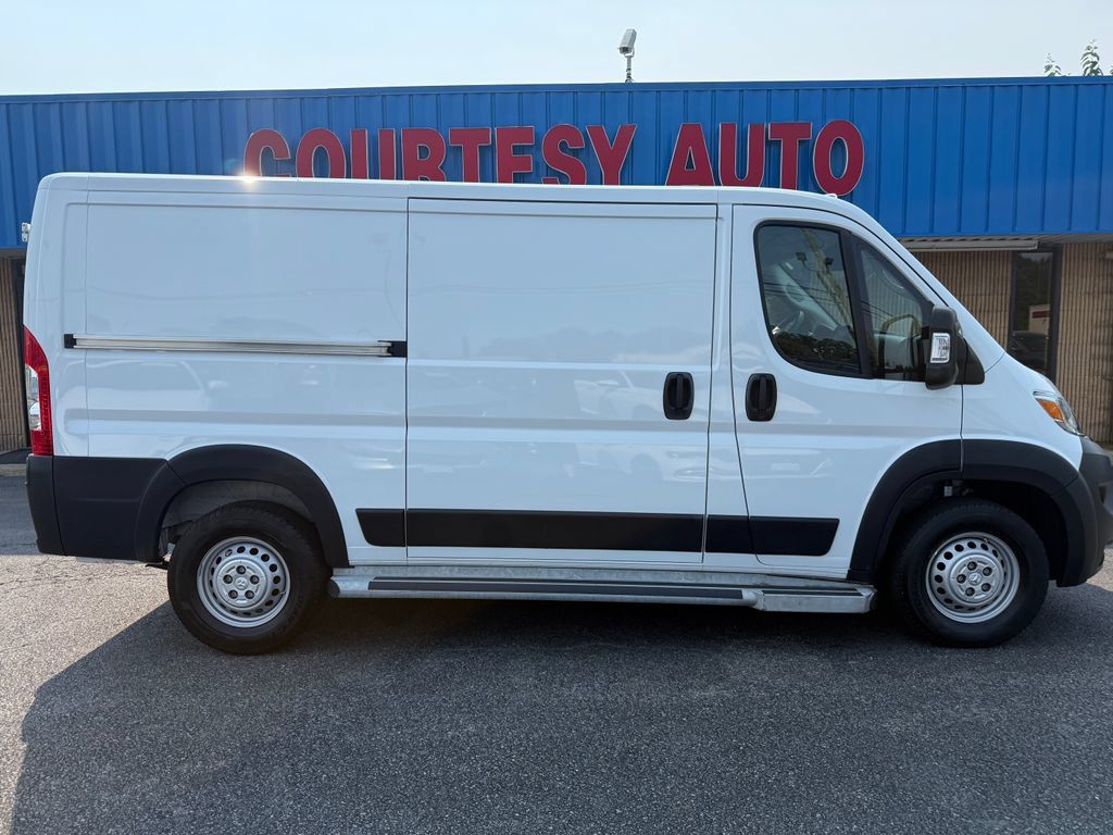 Used 2025 RAM ProMaster 2500 w/ U-Haul Equipment Group FWD image 8