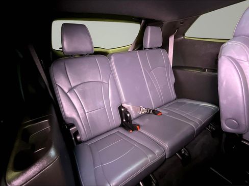 Used 2024 Buick Enclave Premium AWD/4WD image 25