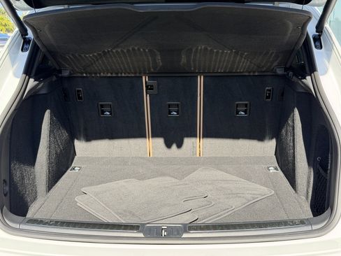 Certified 2022 Porsche Macan image 14