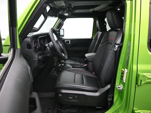 Used 2025 Jeep Wrangler Unlimited Rubicon AWD/4WD image 23