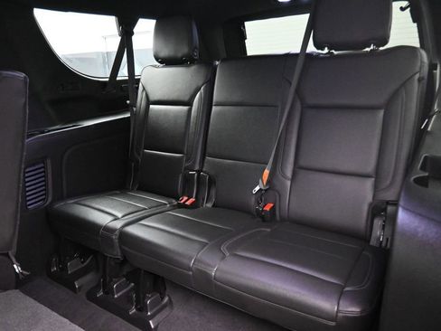 Used 2021 Chevrolet Suburban LT RWD image 13