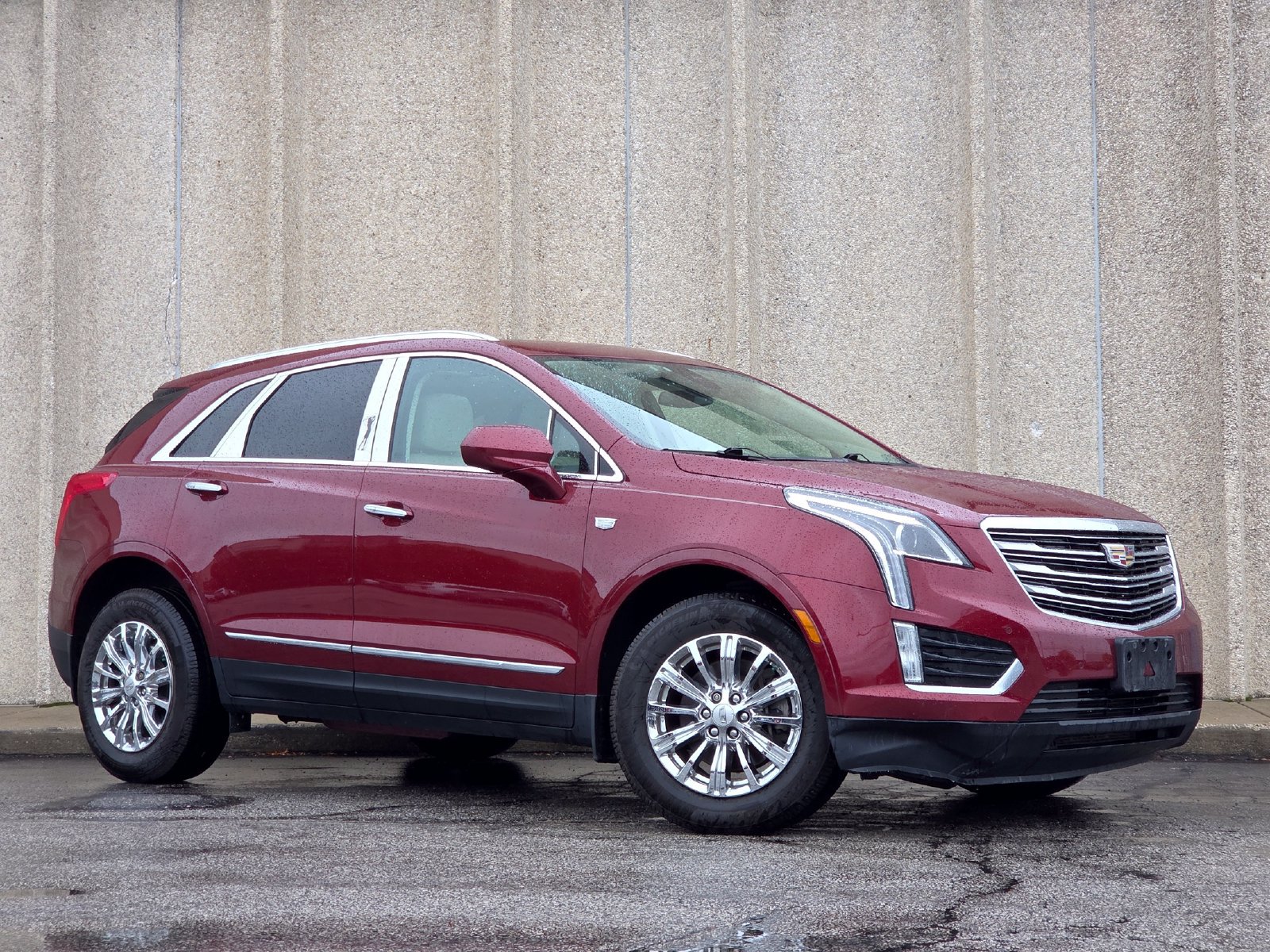 Used 2018 Cadillac XT5 Luxury w/ Driver Awareness Package FWD image 1