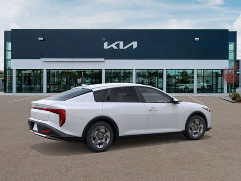 New 2026 Kia K4 LX image 6