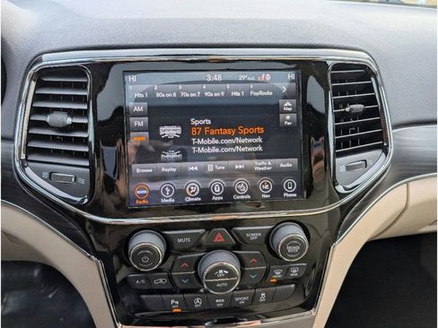 Used 2019 Jeep Grand Cherokee Limited image 22