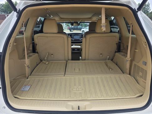 Used 2017 Toyota Highlander Limited Platinum AWD/4WD image 24