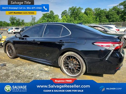 Used 2019 Toyota Camry SE FWD image 3