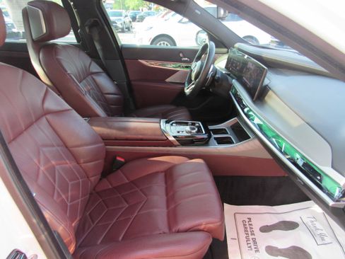 Used 2023 BMW 760i xDrive w/ Luxury Rear Seating Package AWD/4WD image 11