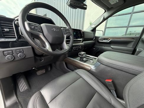 Used 2024 Chevrolet Silverado 1500 LT Trail Boss w/ LT Trail Boss Premium Package AWD/4WD image 7