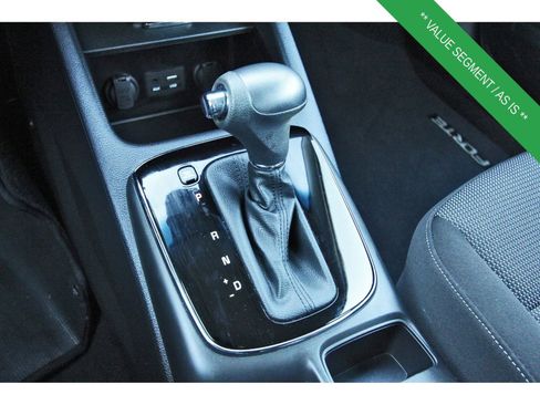 Used 2017 Kia Forte LX image 28