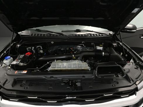 Used 2023 Ford Expedition Limited image 13