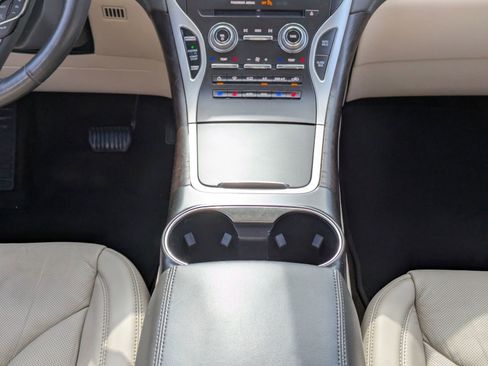 Used 2018 Lincoln MKX Reserve w/ Driver Assistance Package image 22