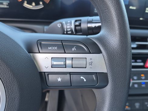 Used 2025 Hyundai Santa Cruz SE FWD image 28