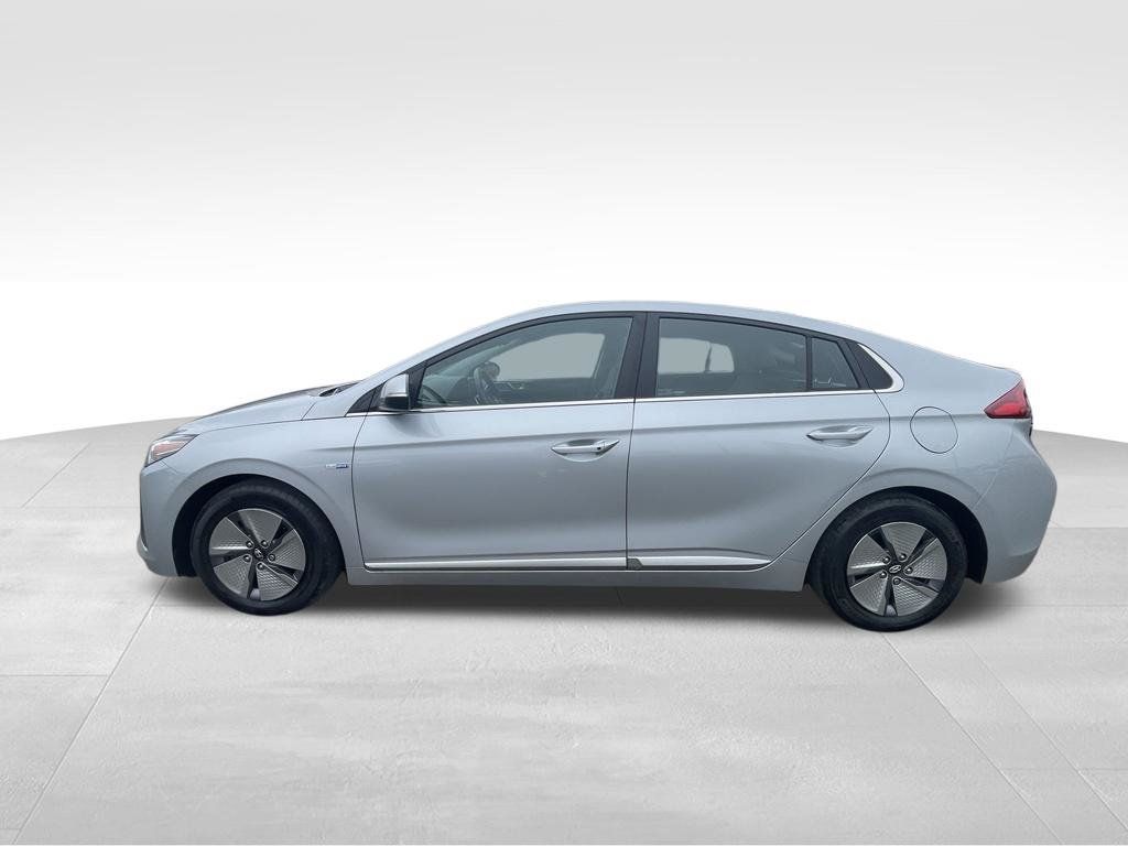 Used 2020 Hyundai Ioniq SE FWD image 16