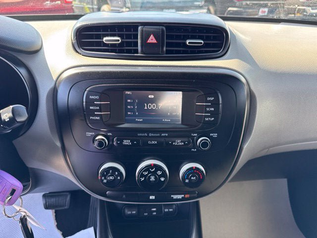 Used 2016 Kia Soul + FWD image 14