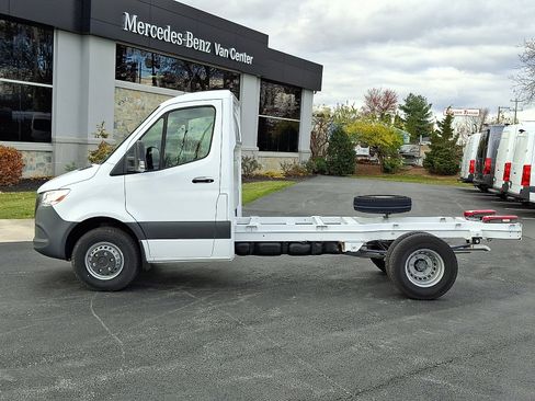 Used 2024 Mercedes-Benz Sprinter 4500 image 8