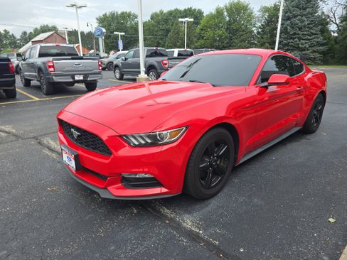 Used 2017 Ford Mustang Coupe RWD image 4