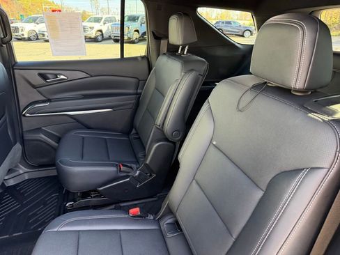 Used 2026 Chevrolet Traverse LT w/ Midnight/Sport Edition AWD/4WD image 8