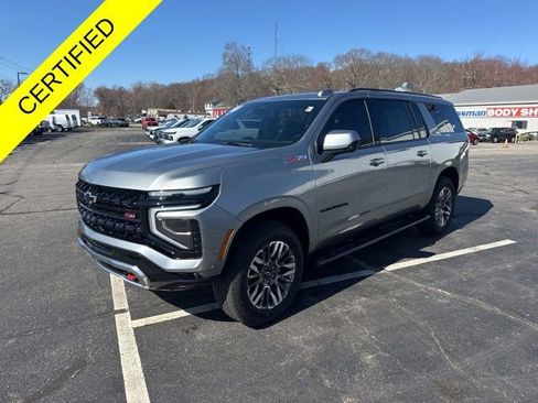 Used 2025 Chevrolet Suburban Z71 AWD/4WD image 4