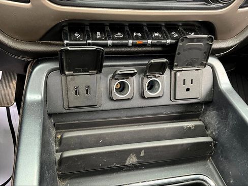 Used 2018 GMC Sierra 1500 Denali w/ Denali Ultimate Package AWD/4WD image 17