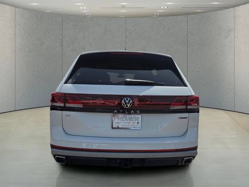 Used 2024 Volkswagen Atlas Peak Edition SE AWD/4WD image 4