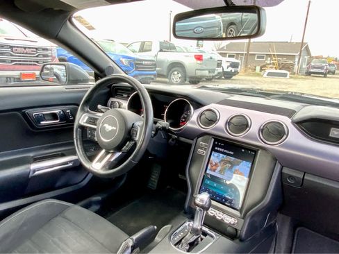 Used 2017 Ford Mustang Coupe image 23