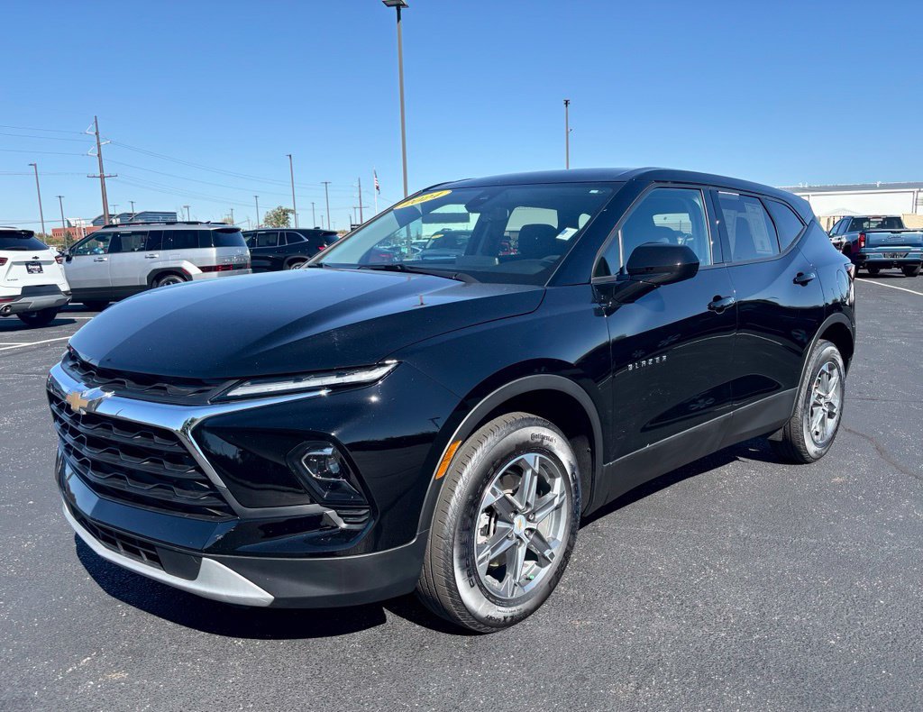 Used 2024 Chevrolet Blazer LT FWD image 3