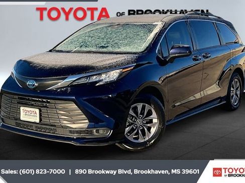 Used 2023 Toyota Sienna LE image 10