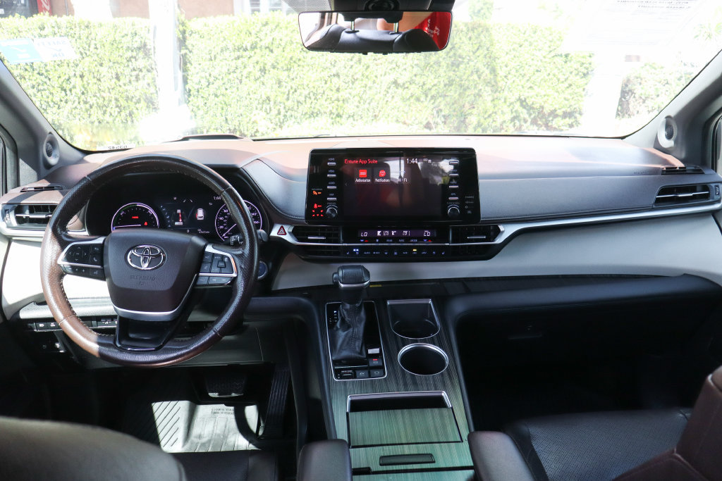 Used 2021 Toyota Sienna Platinum AWD/4WD image 29