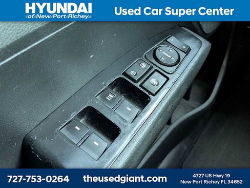 Used 2018 Hyundai Elantra SE FWD image 24