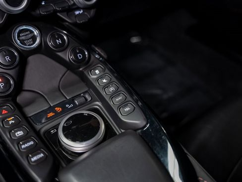 Used 2020 Aston Martin V8 Vantage Coupe image 47