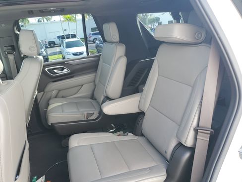 Used 2021 GMC Yukon SLT w/ SLT Luxury Plus Package image 12