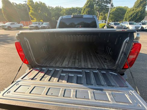 Used 2022 Chevrolet Colorado W/T w/ Custom Special Edition AWD/4WD image 25