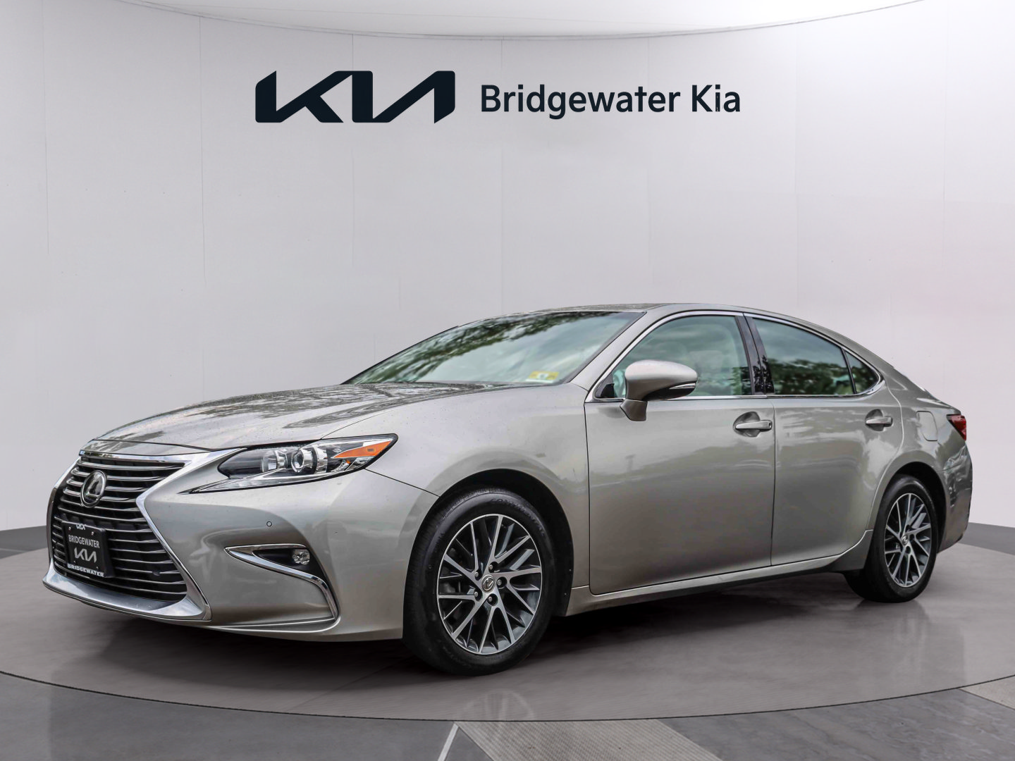 Used 2017 Lexus ES 350 w/ Navigation System Package FWD image 3