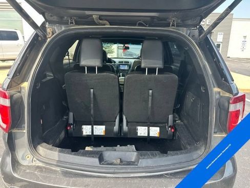 Used 2017 Ford Explorer XLT w/ Equipment Group 202A AWD/4WD image 11