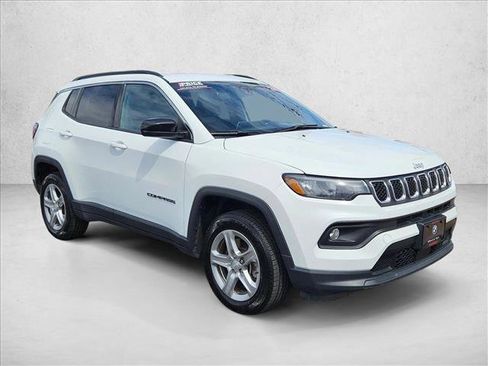 Used 2024 Jeep Compass Latitude image 3