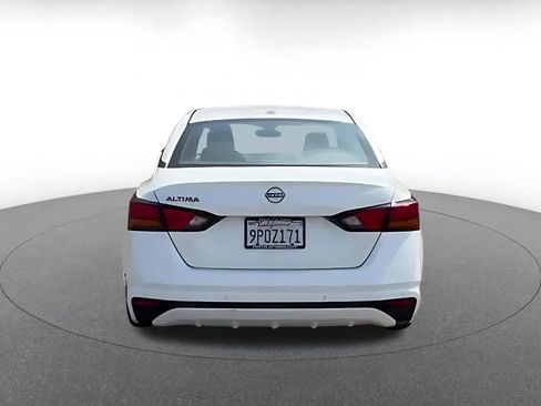 Used 2025 Nissan Altima 2.5 SV FWD image 12