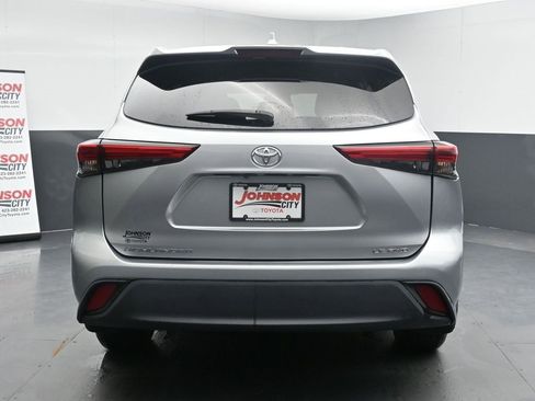 Used 2021 Toyota Highlander LE image 8