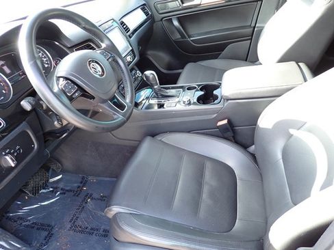 Used 2013 Volkswagen Touareg Sport AWD/4WD image 11