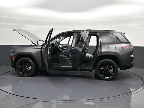 Used 2024 Jeep Grand Cherokee Limited w/ Black Appearance Package AWD/4WD image 44