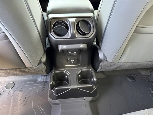 New 2025 Jeep Gladiator Sport image 11