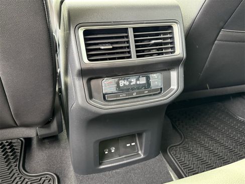 New 2026 Volkswagen Atlas SE image 25