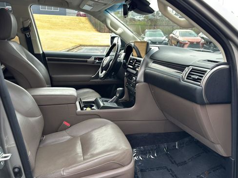 Used 2022 Lexus GX 460 Luxury w/ Sport Design Package image 10