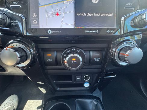 Used 2021 Toyota 4Runner TRD Off-Road Premium AWD/4WD image 19
