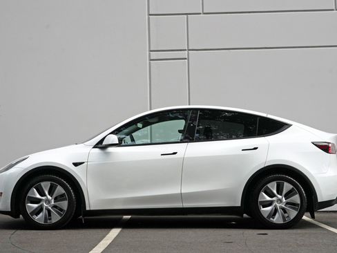 Used 2023 Tesla Model Y Long Range AWD/4WD image 9