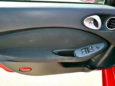 Used 2016 Nissan 370Z Coupe RWD image 16