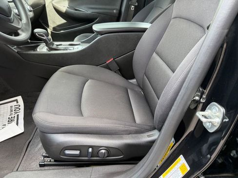 Used 2025 Chevrolet Malibu LT FWD image 12