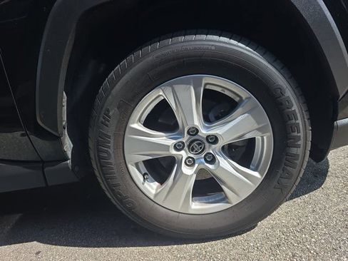 Used 2020 Toyota RAV4 XLE w/ Convenience Package FWD image 5